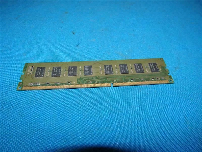 Samsung M378B5673GB0-CH9 2GB 2Rx8 PC3-10600U-09-11-B1 - Image 3 of 4