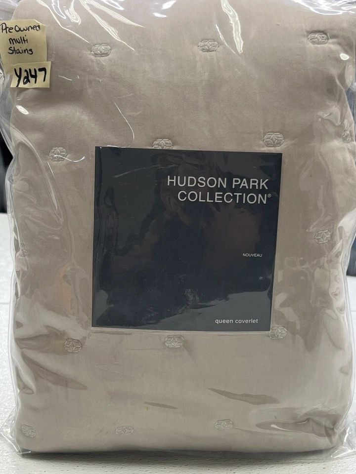 Hudson Park Collection Nouveau Queen Coverlet “92in X 96in” Beige Usado Foto 2 de 4