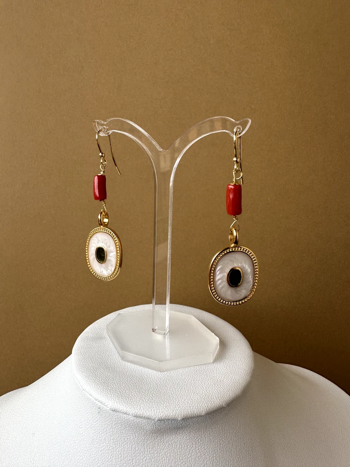 Orecchini in argento 925, vero corallo rosso mediterraneo e zamak laccato a mano - Immagine 3 di 4