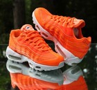 Foto 11 di 12