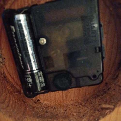 Miller High life Wooden Clock .. hand kraft. I can hear it working but not movin - Picture 5 of 5
