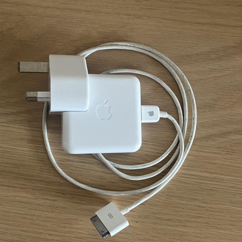 Apple iPod FireWire Charger A1070 with Apple Firewire Cable Genuine