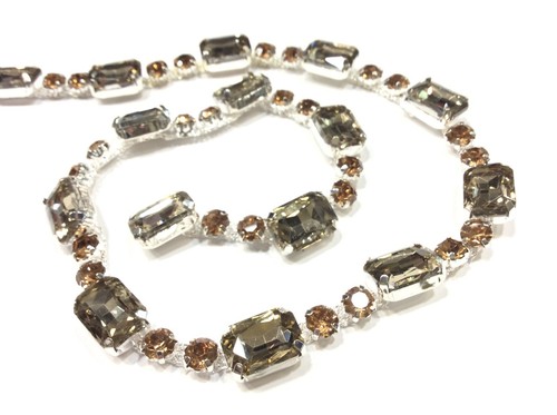 CM 25 CATENA GIOIELLO DA CUCIRE PASSAMANERIA PIETRE GRIGIO &amp; AMBRA CM 2 - Foto 1 di 2