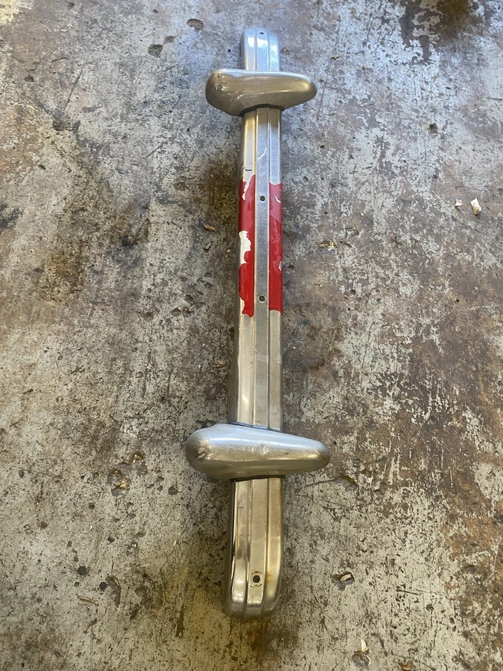 Parachoques trasero 1955-62 MG MGA con anuladores usado original OEM Foto 2 de 4