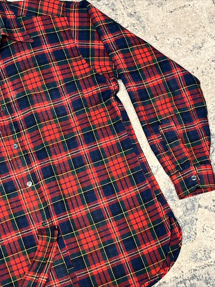 Pendleton Men’s Shirt 100% Virgin Wool Plaid Has Flaw & Front Pocket Red Blue LG - Image 4 of 4