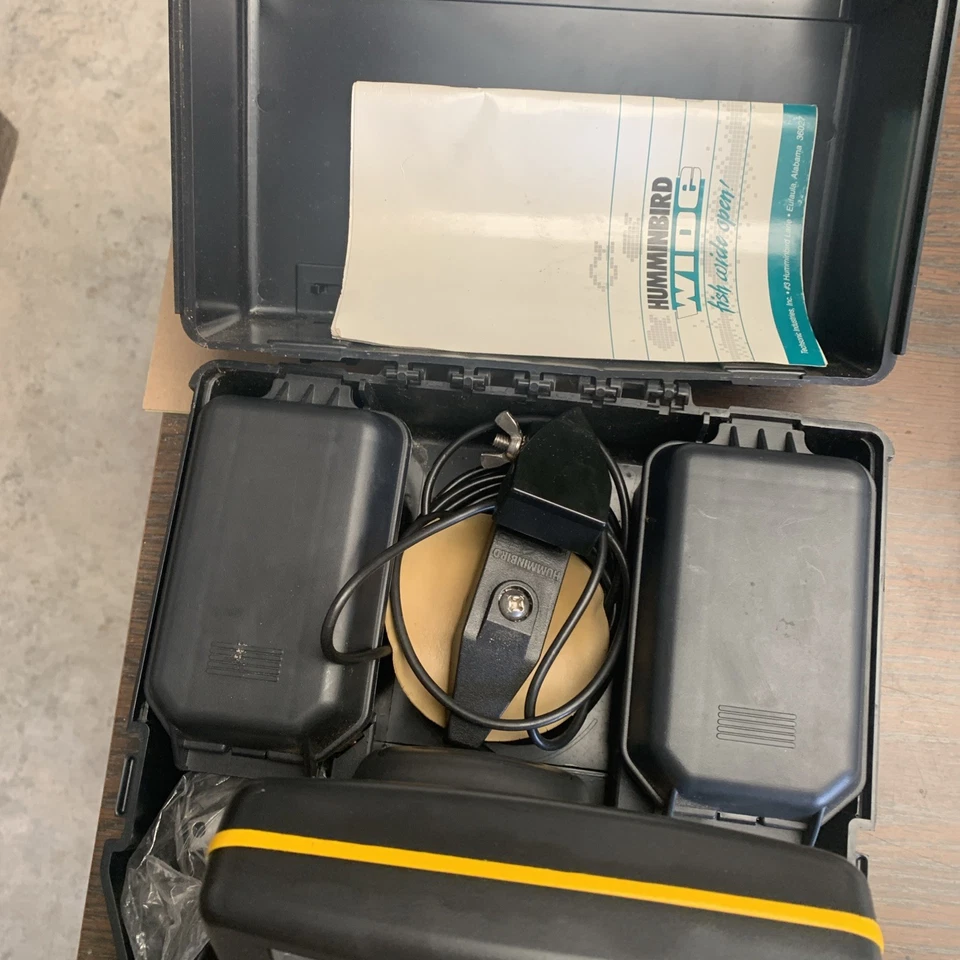 HUMMINGBIRD Ancho Cien Portátil Rastreador Buscador de Peces Estuche Transductor Foto 2 de 3