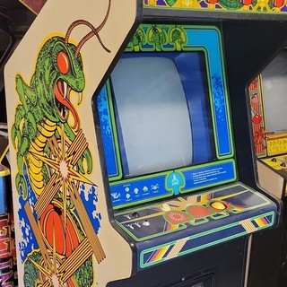 Original Atari Centipede Upright Video Arcade Machine Cabinet Centipede Game