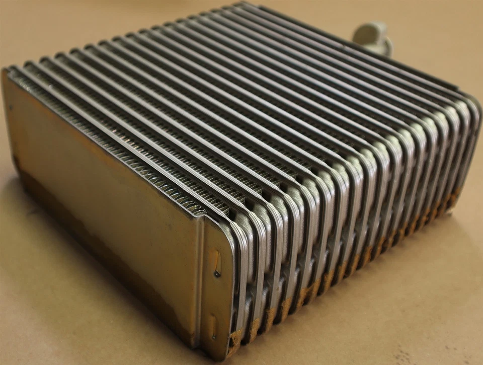 Núcleo evaporador Geo 90-91 Storm 1,6 L aire acondicionado 94380552 GM OEM Foto 4 de 4