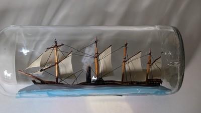 Vintage Schiff in der Flasche - Diorama - P.S. ''GREAT BRITAIN'' Ein Segel abgefallen