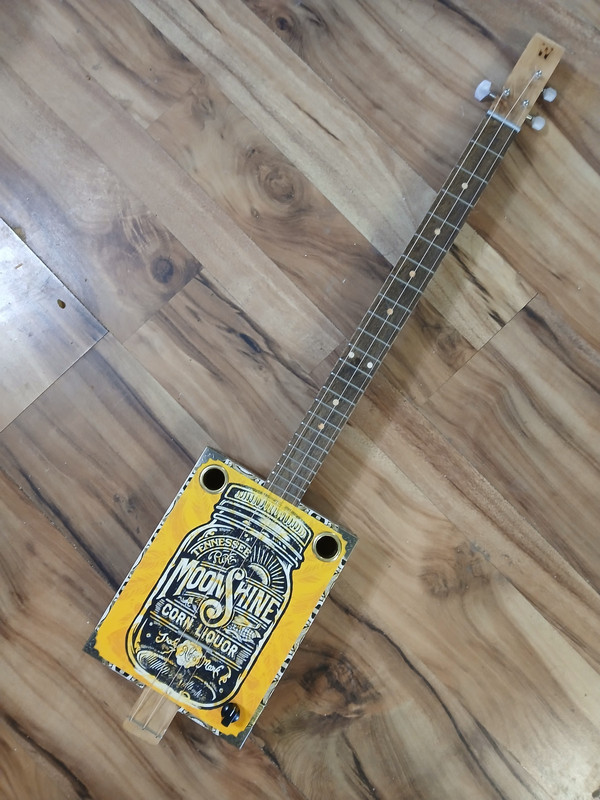 WEEKLYHOUSE CIGAR BOX GUITAR ACOUSTIC ELECTRIC 3 STRING  Moonshine
