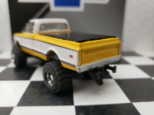 CUSTOM BUILT 1:64 C10 GreenLight 1972 HOT ROD PULLING TRUCK puller CHEVEROLETdcp - Picture 7 of 12