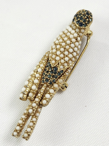 Broche prendedor vintage raro Ciner pájaro en rama perlas pedrería tono dorado - Imagen 2 de 7