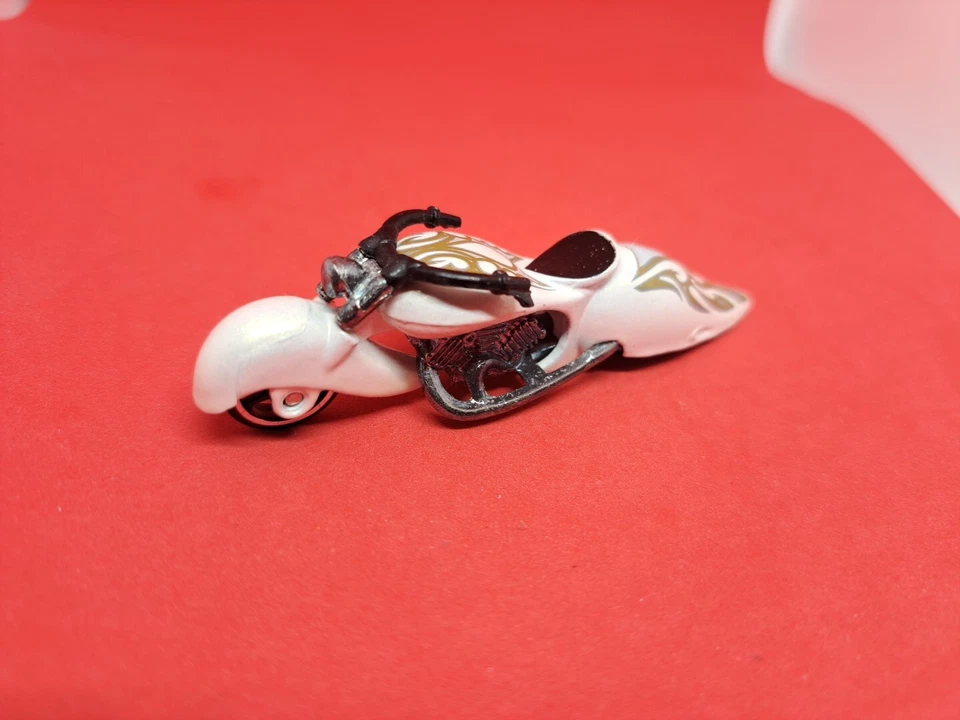 Hot Wheels 2005 Rebel Rides 3/5 W-OOZIE #078 White Motorcycle 2005 078  - Image 4 of 4