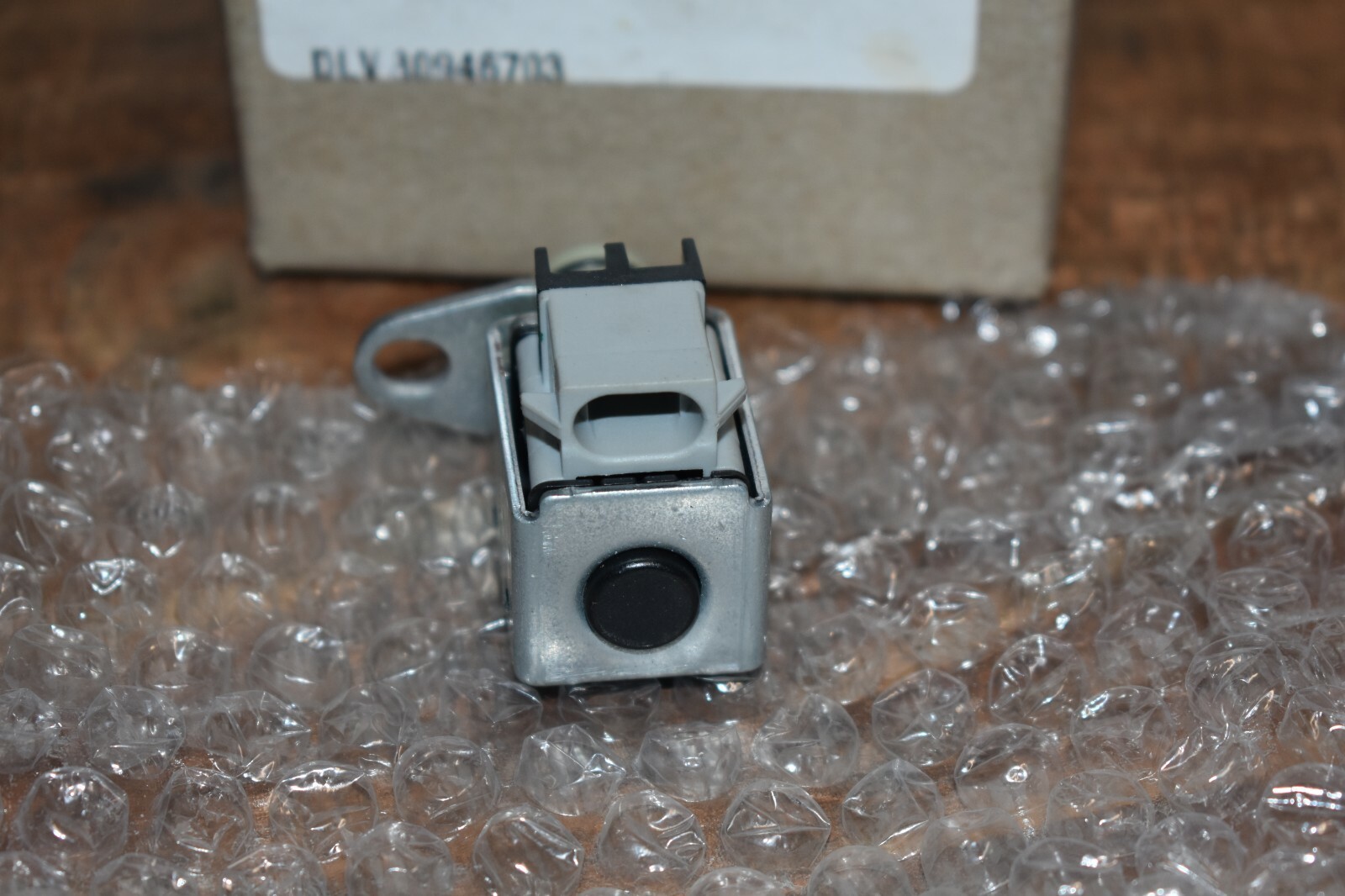 AM General HMMWV Electrical Coil 5715668 NSN 5950-01-480-5377 NEW