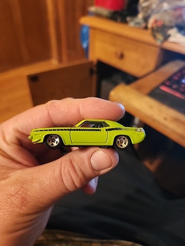 Hot Wheels 2009 New Models #29 70 PLYMOUTH AAR CUDA Green Loose - Picture 2 of 6