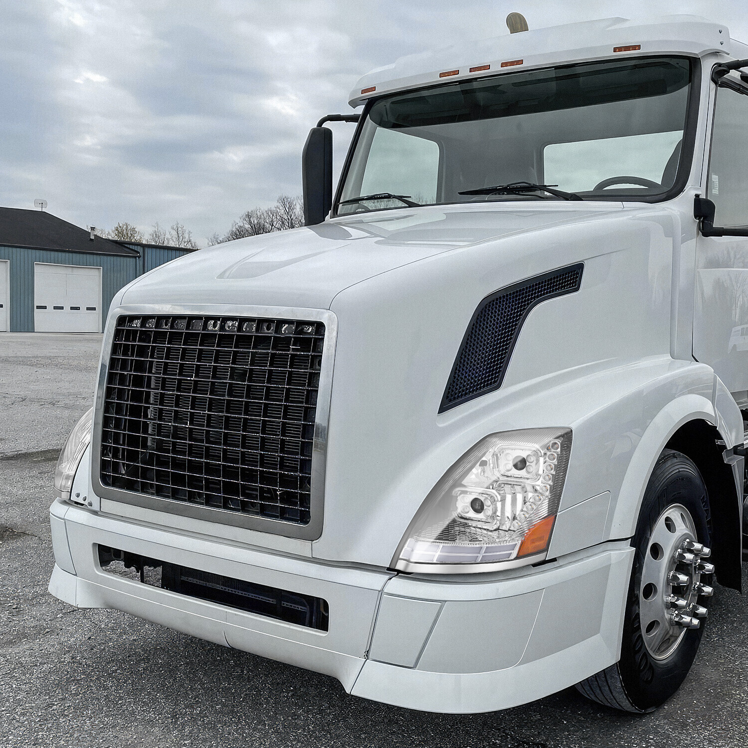 For 2018-2024 Volvo VN/VNL 300/400/430/630 Chrome/Amber LED Reflector Headlights