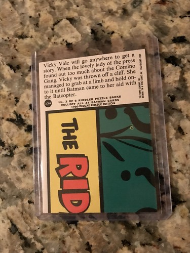 BATMAN 1989 OUT ON A LIMB TOPPS CARD - Picture 2 of 2