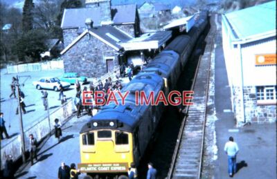FOTO-AUSFLUGSZUG IN TORRINGTON.  SEEN AT TORRINGTON DEVON UK: 25 225 IS TH