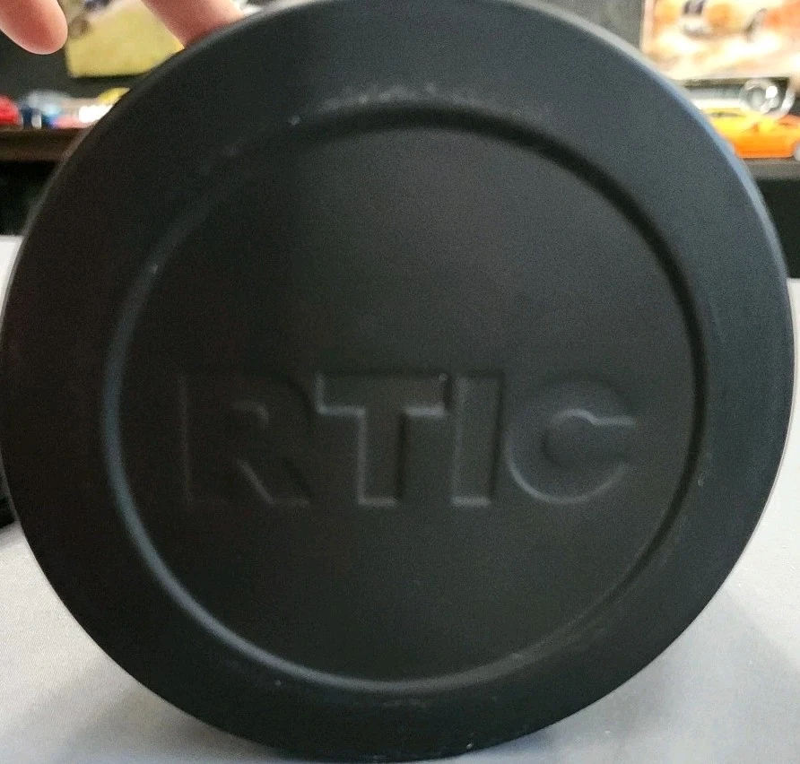 Jarra de agua aislada de acero inoxidable RTIC® 1 galón Rambler negra Foto 4 de 4