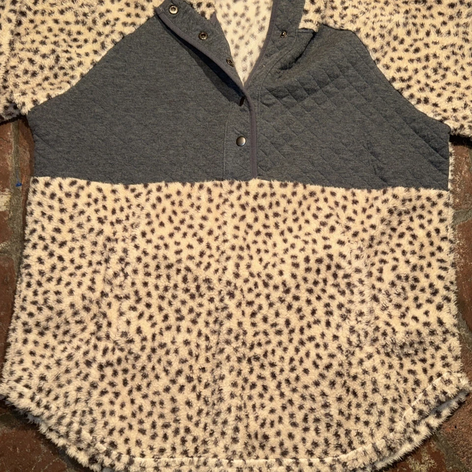 Maurices Mujer Beige Estampado Manchado Con Gris 1/4 Botón Pull Over Talla XXL Foto 4 de 4