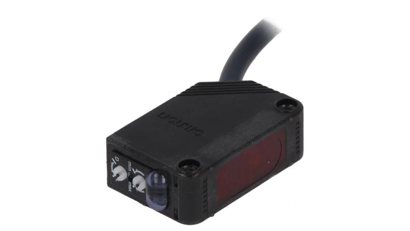 Photoelectric Sensor with 5100mm Range NPN E3Z-D61 2M