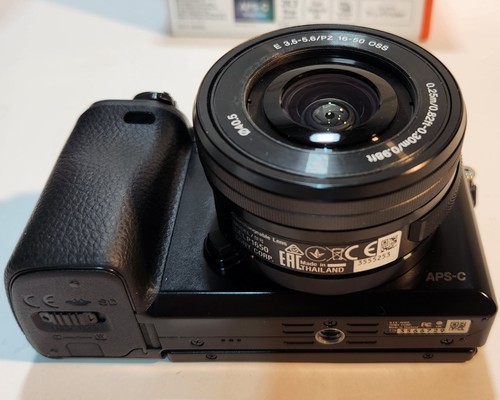 Sony Alpha A6000 Mirrorless Camera Kit w/ 16-50mm & 55-210mm Lenses + Extras - Bild 6 von 17