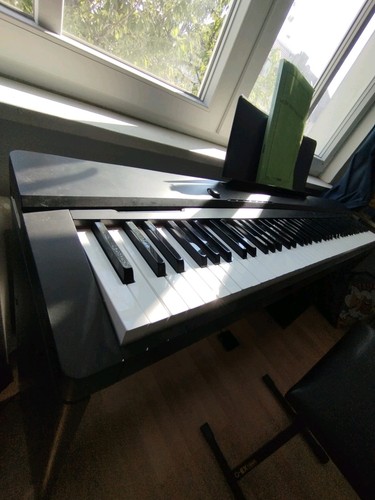 Casio Privia PX-135 mit Hocker, Pedal, passendem Notenbuch und Audio-Kabel - Bild 2 von 5