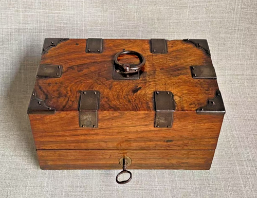 Antik um 1850 Walnuss Parfüm Duft Schatulle Caddy Eisen gebunden Samt gefüttert & Schlüssel - Bild 2 von 24