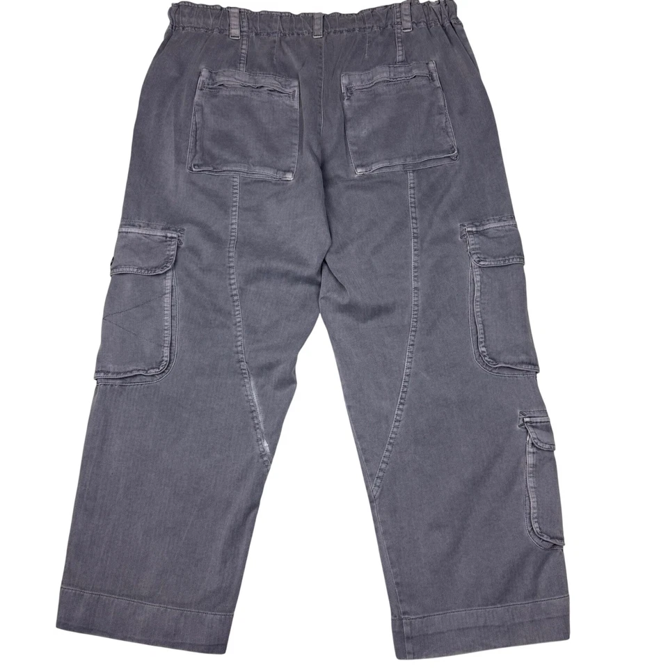 Pantalones cargo Free People Tahití recortados con cordón bolsillos utilitarios grandes cenizados Foto 2 de 4