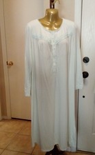 Croft  Barrow Women's Long Sleeve Soft Pale Green Nightgown Size L