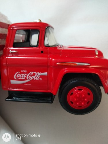 Ertl 1:25 Scale Coca Cola 1957 CHEVROLET STAKE TRUCK 1997 W\Machines & Handtruck - Picture 9 of 12