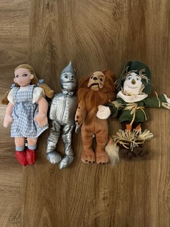 LOT OF 4 Wizard of Oz Plush Doll Warner Bros 1998 Dorothy Lion Scarecrow Tin Man