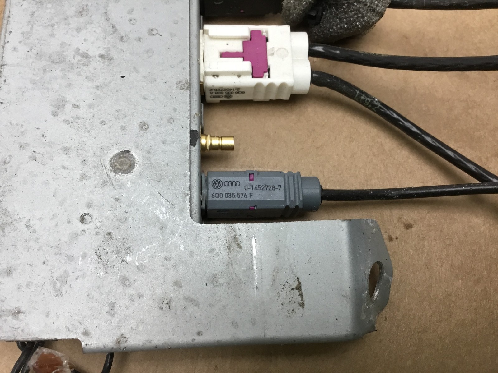 Bentley Continental GT 2013 Rear Radio Antenna Amplifier Module Unit 11-18 :O
