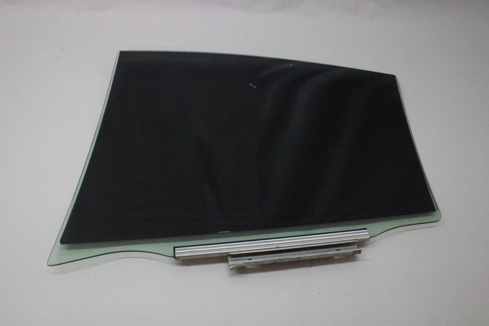 Toyota Prius C 2014 puerta trasera derecha ventana cristal fabricante de equipos originales 12 13 14 15 16 17 18 19 Foto 3 de 4