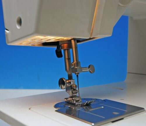 SINGER MODEL 9010 SEWING MACHINE WITH FOOT PEDAL MANUAL & STORAGE CASE VERY NICE - Picture 6 of 9