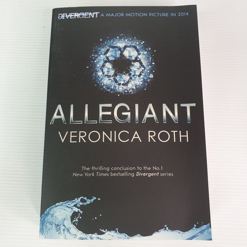 Divergent Series 4 Box Set Books 1-4 Plus World of Divergent by Veronica Roth - Picture 19 of 24