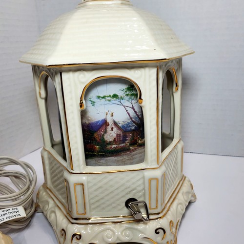 Gazebo de porcelana giratorio musical luces cabañas Thomas Kinkade probado 2005 - Imagen 5 de 13