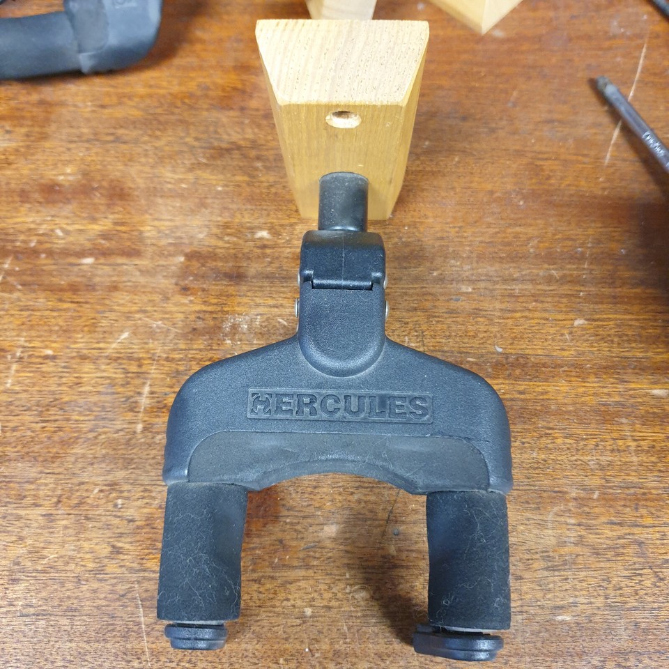 Hercules GSP38WBPLUS Auto Grip Guitar Wall Hanger EXDisplay eBay