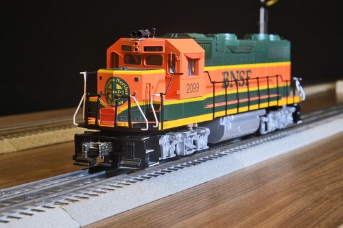 K-Line K2411-2099 O Burlington Northern Santa Fe GP38-2 Diesellok #2099