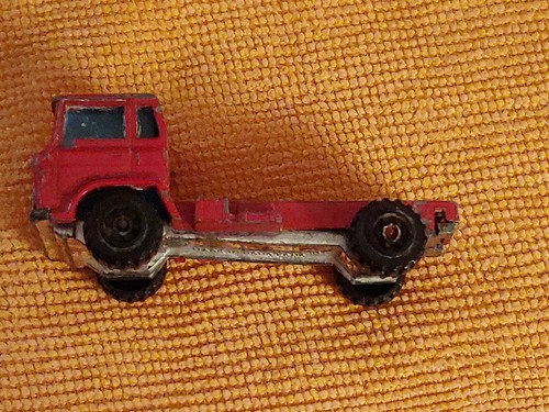 YATMING 1:64 TRACTOR CAB FIRE RED COLOR, ROLLS WELL GOOD VINTAGE CONDITION, FUN! - Picture 10 of 12