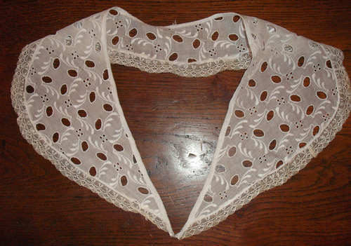 Ancien col montant plastron en dentelle - Collection