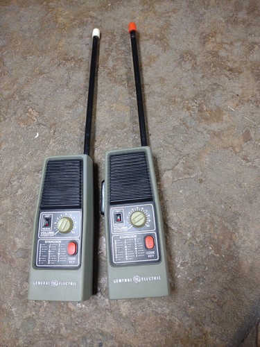 Vintage GE General Electric Walkie Talkie Set Model# 3-5954A - w/Morse Code.