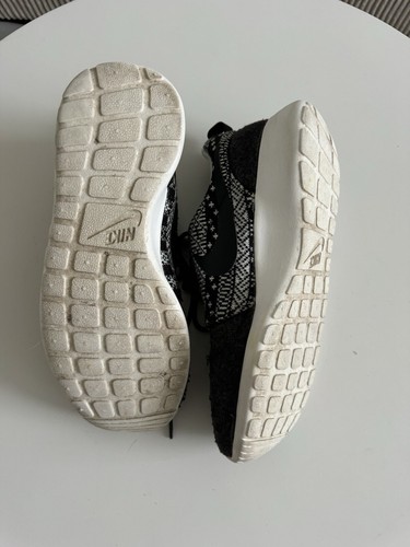 Nike Wmns Roshe One Winter EUR_38.US_7 Grey Grau Rare Damen Sneaker Filz - Bild 3 von 5