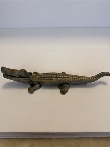 VINTAGE LARGE CAST METAL ALLIGATOR NUT CRACKER STEHEDCO 13”  Americana