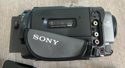 Sony CCD-TR3300 Hi8 Handycam Camcorder Bundle Tested & Working Sony CCD-TR3300 Hi8 Handycam Camcorder Bundle Tested & Working