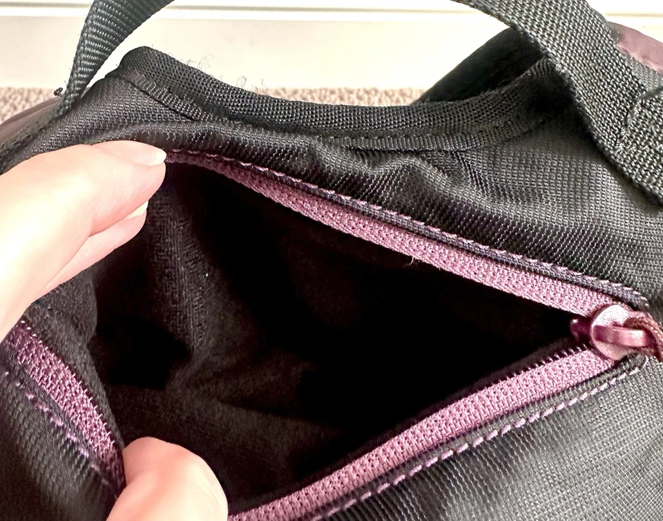 Mochila Sherpani Access LE preta borgonha roxa acolchoada floral bolsa de viagem - Imagem 4 de 4