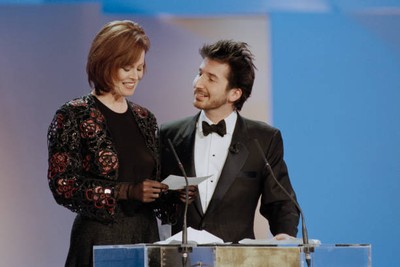 Edouard Baer Under The Spell Of American Actress Sigourney We- 2000 Old Photo