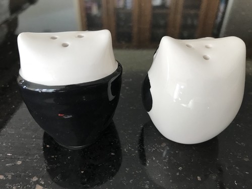 OWL SALT & PEPPER SHAKER SET Black White Tuxedo Red Bow Tie COLLECTIBLE - Picture 4 of 9