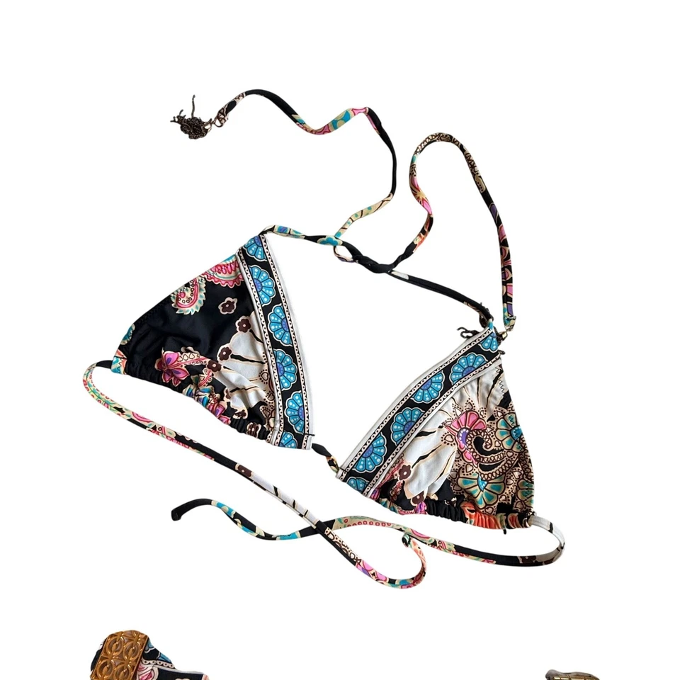 Trina Turk Nandini Hebilla Lateral Hipster Traje de Baño Bikini Parte Inferior Conjunto Multicolor Foto 3 de 4