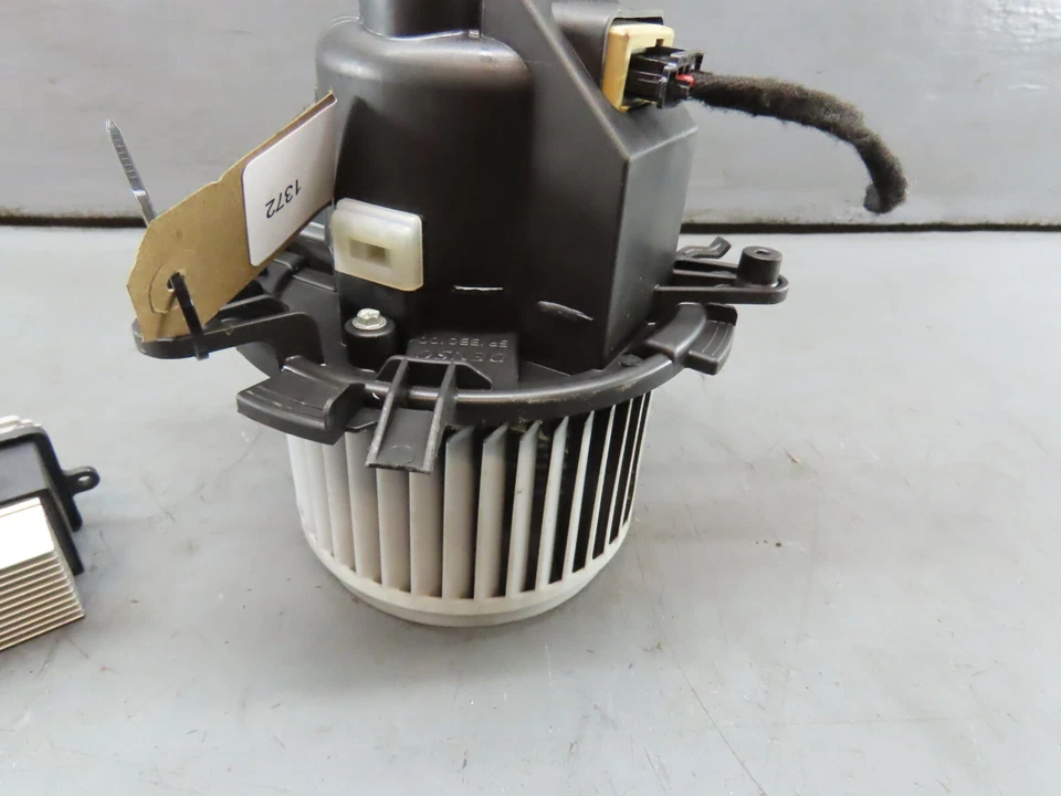 Peugeot Expert Heater Blower Motor & Resistor 2.0HDI 2019 - DENSO 1D480001861677 - Image 2 of 4